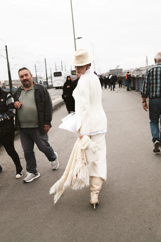 Daisy Velvet Pleated Trousers – Cream