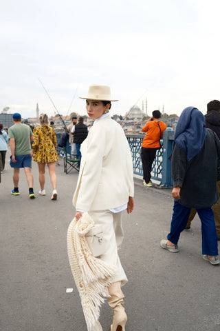 Daisy Tailored Velvet Blazer – Cream