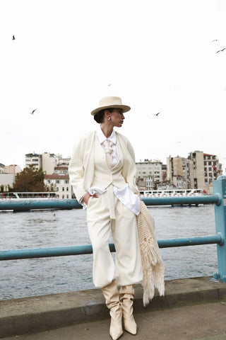 Daisy Velvet Pleated Trousers – Cream