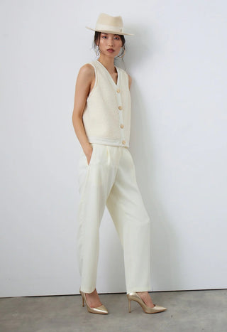 Elegant Edge High-Waist Trousers – Ecru