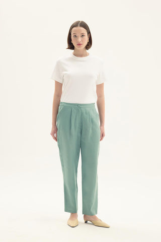 ELVIRA 100% Linen Carrot Trousers – Green
