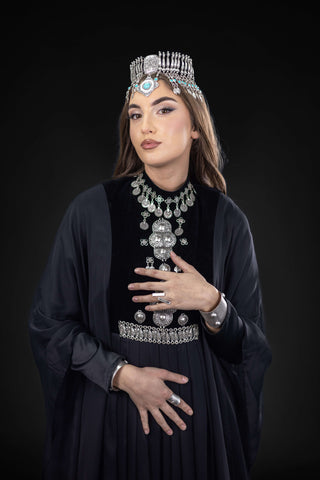 Boldness Embellished Abaya – Black