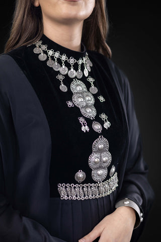 Boldness Embellished Abaya – Black